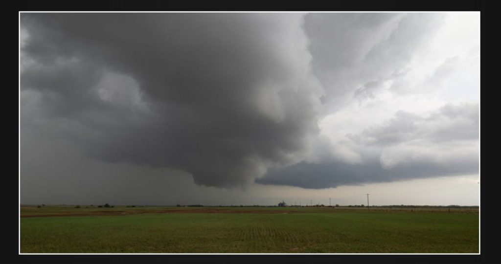 Newsweek Warns of Impending Tornadoes and Storms in Two States, Advises to Prepare for Potential Damage